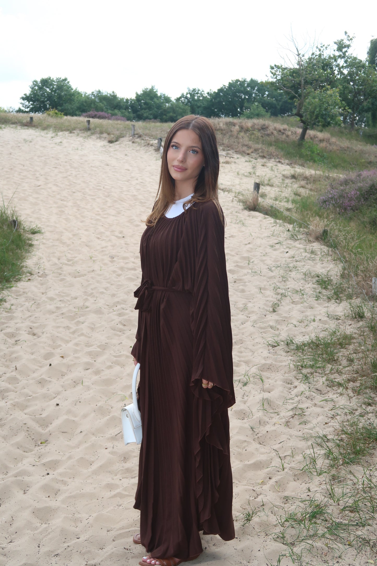 Plissiertes Maxikleid in Braun