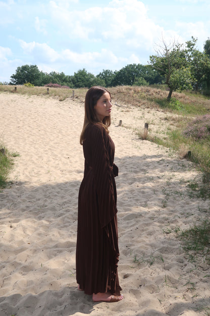 Plissiertes Maxikleid in Braun